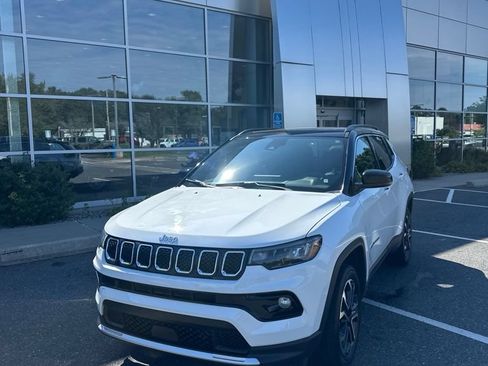 Used 2023 Jeep Compass Limited w/ Sun and Sound Group AWD/4WD image 2