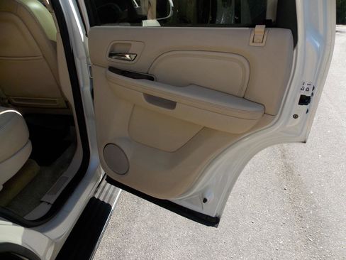 Used 2007 Cadillac Escalade 2WD w/ Information Package image 21