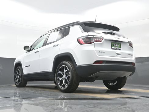 Used 2024 Jeep Compass Limited image 29