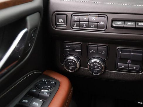 Used 2024 GMC Yukon Denali Ultimate AWD/4WD image 35