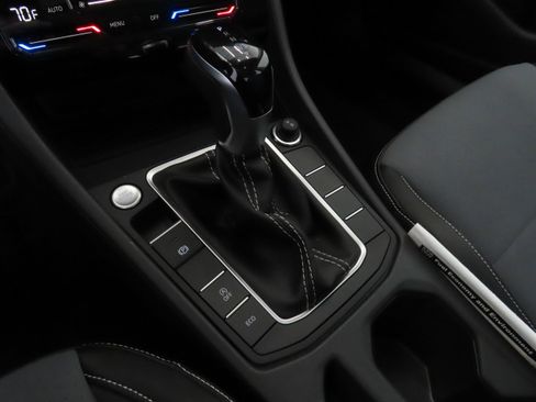 New 2026 Volkswagen Jetta SE FWD image 17