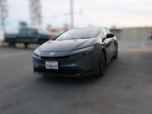 Used 2023 Toyota Prius LE image 3