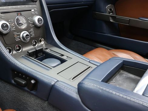 Used 2014 Aston Martin V8 Vantage Roadster image 35