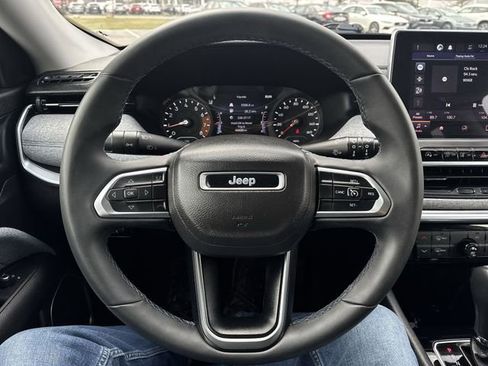 Used 2022 Jeep Compass Latitude AWD/4WD image 17