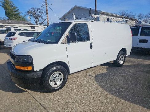 Used 2021 Chevrolet Express 2500 w/ Driver Convenience Package image 4