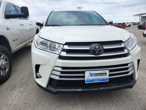 Used 2019 Toyota Highlander XLE image 6