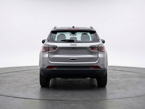 Used 2025 Jeep Compass Limited image 7