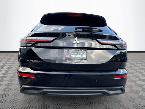 Used 2025 Mitsubishi Outlander ES FWD image 7