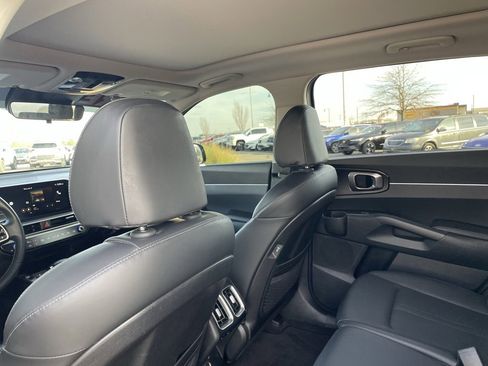 Used 2025 Kia Sorento S w/ Panoramic Sunroof Package image 29