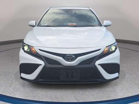 Used 2023 Toyota Camry SE FWD image 2