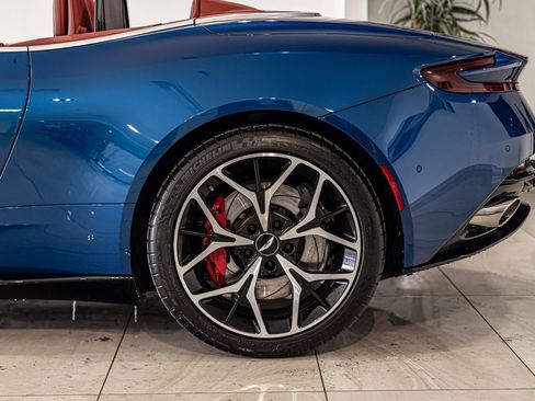 Used 2022 Aston Martin DB11 Volante image 8