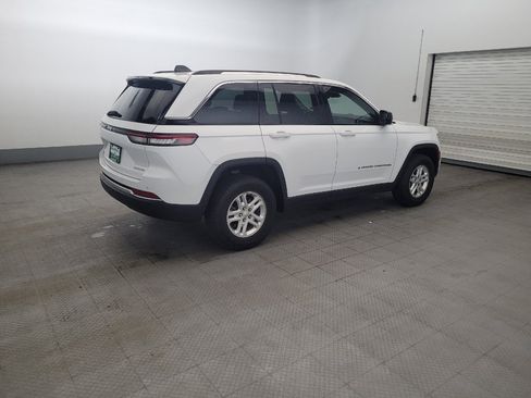 Used 2023 Jeep Grand Cherokee Laredo AWD/4WD image 10