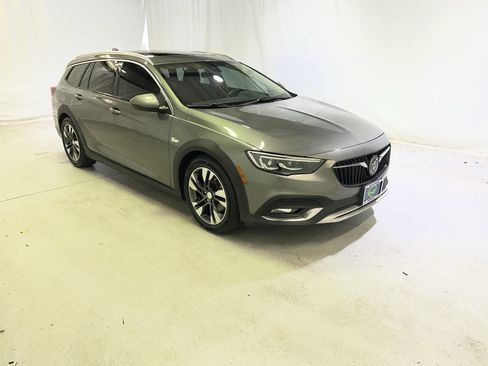 Certified 2018 Buick Regal Essence w/ Driver Confidence Package #1 AWD/4WD image 2