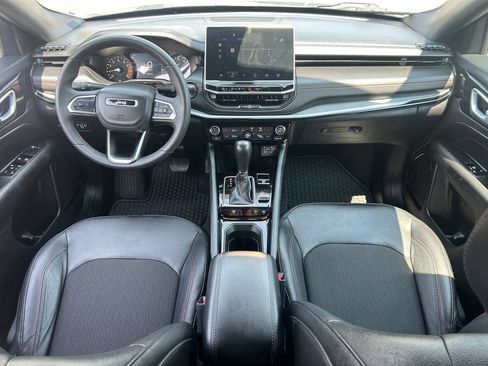 Used 2025 Jeep Compass Trailhawk AWD/4WD image 31