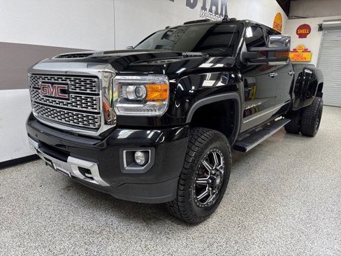 Used 2018 GMC Sierra 3500 Denali w/ Duramax Plus Package image 3