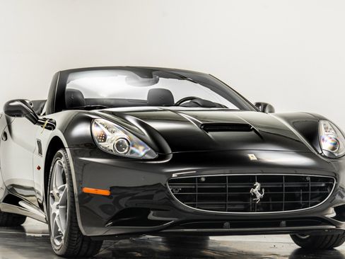 Used 2011 Ferrari California image 3