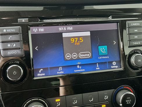 Used 2019 Nissan Rogue S w/ Special Edition Package FWD image 21
