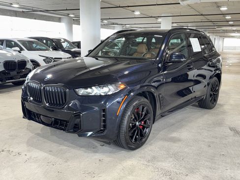 Used 2025 BMW X5 xDrive40i w/ M Sport Package AWD/4WD image 4