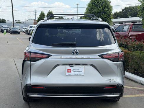 Certified 2024 Toyota Sienna Platinum FWD image 6