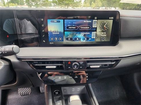 New 2025 Nissan Kicks SR image 3