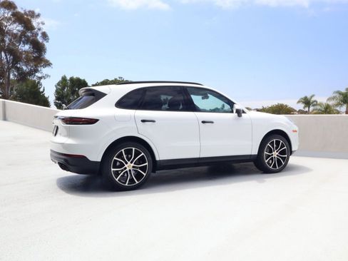 Certified 2021 Porsche Cayenne AWD/4WD image 8