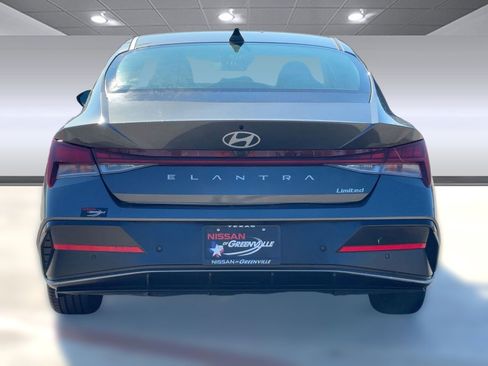Used 2024 Hyundai Elantra Limited image 10