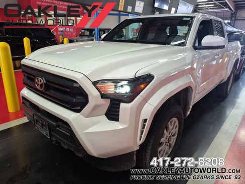 Used 2025 Toyota Tacoma SR5 AWD/4WD image 1