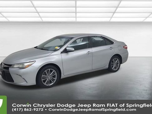 Used 2016 Toyota Camry SE image 7