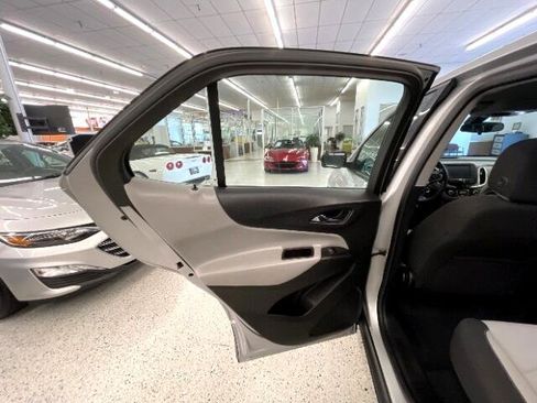 Used 2018 Chevrolet Equinox LS image 30