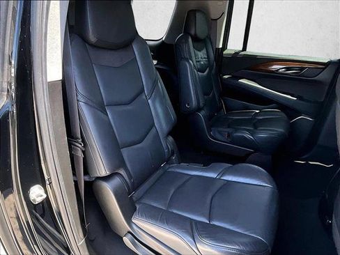 Used 2017 Cadillac Escalade ESV Luxury RWD image 29