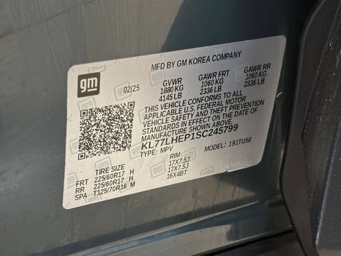Used 2025 Chevrolet Trax LT FWD image 28