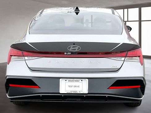 New 2026 Hyundai Elantra Limited FWD image 4