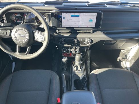 Used 2025 Jeep Wrangler Unlimited Rubicon image 12