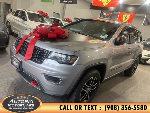 Used 2018 Jeep Grand Cherokee Trailhawk AWD/4WD image 2