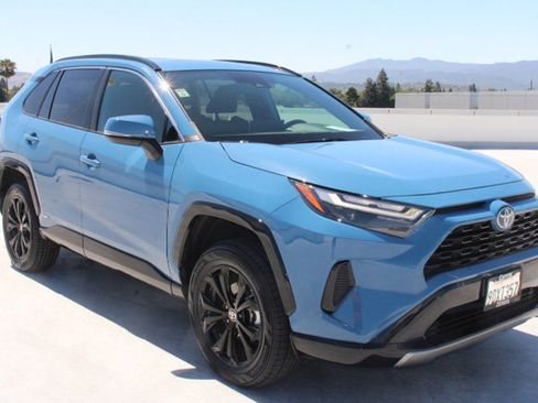 Used 2022 Toyota RAV4 SE w/ Convenience Package AWD/4WD image 2