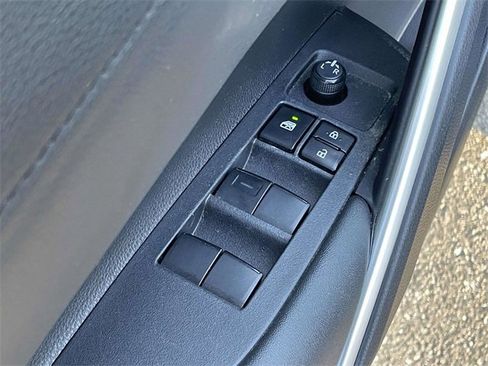 Used 2023 Toyota Corolla Cross XLE image 18