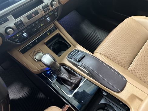 Used 2017 Lexus ES 350 w/ Navigation System Package image 26