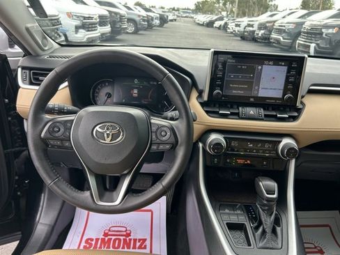 Used 2021 Toyota RAV4 Limited image 18