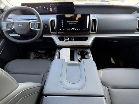 New 2026 Ford Expedition Active image 10