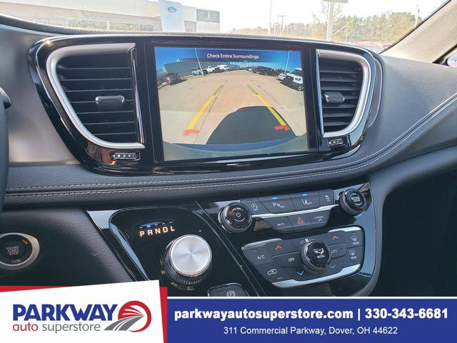 New 2026 Chrysler Pacifica Select AWD/4WD image 23