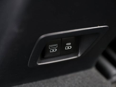 Used 2022 Toyota Corolla Cross LE image 14