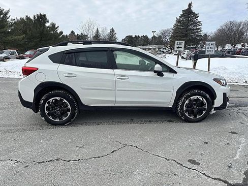 Used 2022 Subaru Crosstrek 2.0i Premium w/ Moonroof Package image 6