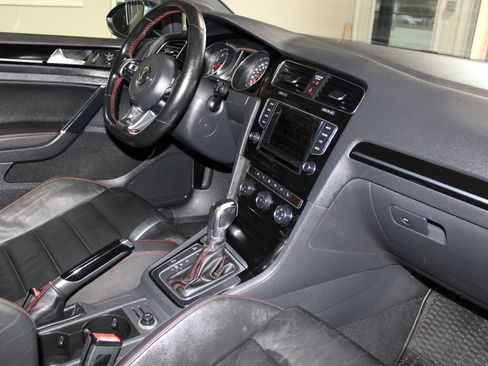 Used 2015 Volkswagen GTI SE FWD image 27