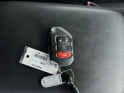 Used 2021 Jeep Wrangler Unlimited Sahara AWD/4WD image 35