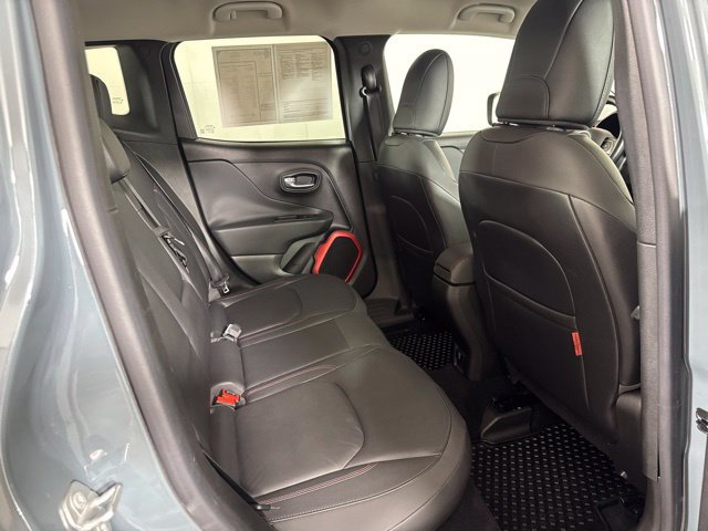 Used 2016 Jeep Renegade Trailhawk w/ Premium Trailhawk Package AWD/4WD image 5