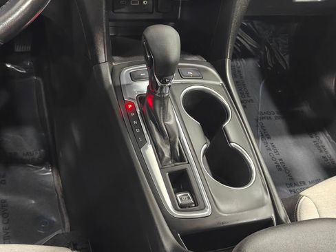 Used 2022 Chevrolet Equinox LT w/ Driver Convenience Package image 9