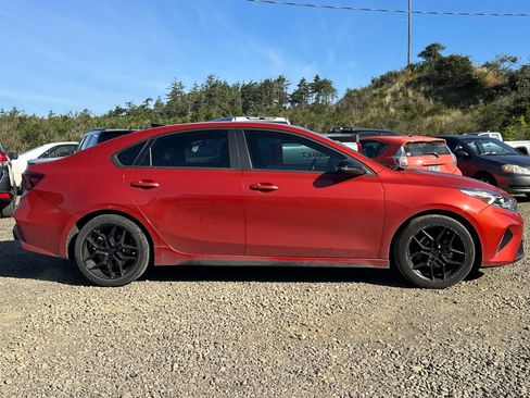 Used 2022 Kia Forte GT-Line w/ GT-Line Premium Package FWD image 4