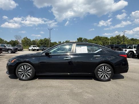 Used 2024 Nissan Altima 2.5 SV FWD image 4