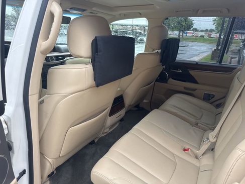 Used 2017 Lexus LX 570 4WD image 10