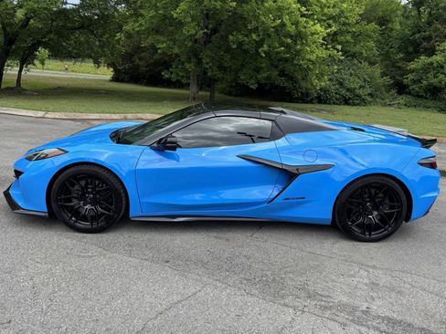 Used 2023 Chevrolet Corvette Z06 RWD image 11
